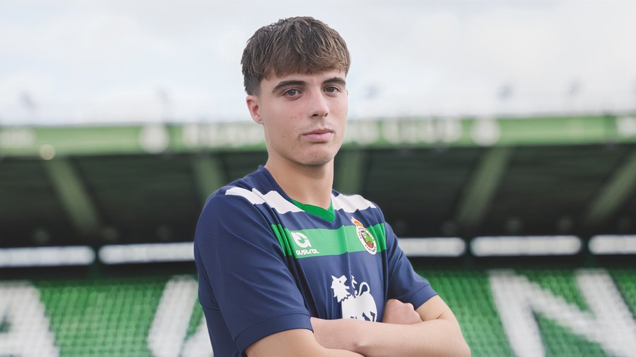 radioteibafm's tweet photo. 🚨 ÚLTIMA HORA

Marcos Estébanez, una de las joyas de la cantera del @realracingclub 🟢 ficha por el juvenil de la @UDLP_Oficial 🟡.

Portero del 2008, es internacional Sub-18 con la selección española 🔴. Firma por las próximas 4 temporadas. https://t.co/hBtFcvOd4y