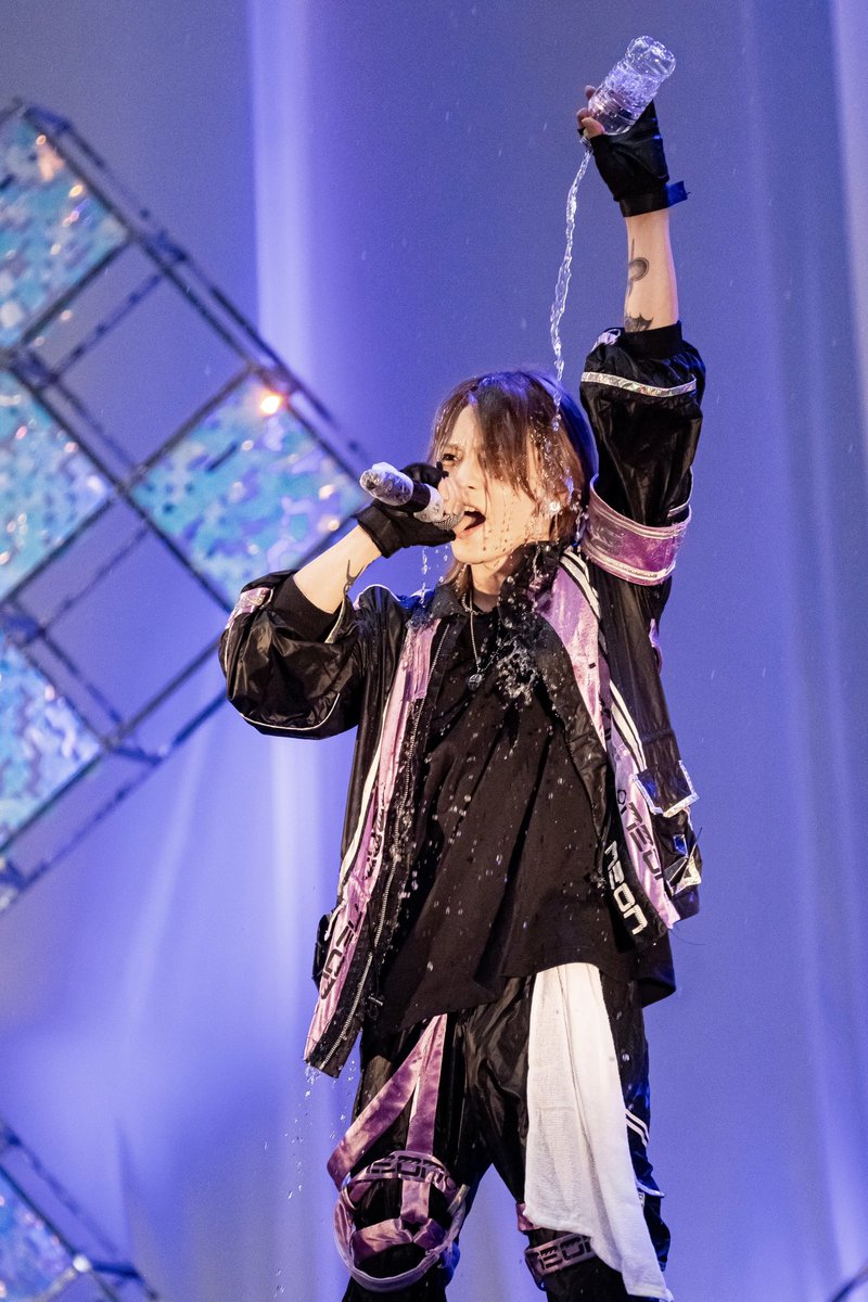 niconicohakumai's tweet photo. 水も滴るいいNEON💜 https://t.co/VAi5wgcLn8