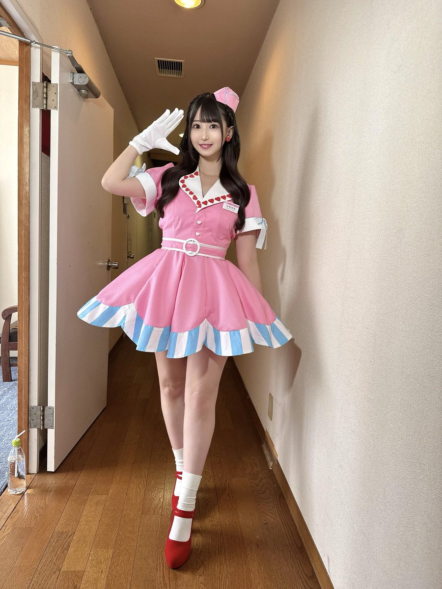 mayuri_tani's tweet photo. #谷麻由里ワンマンライブ 「まゆまゆエアーライン♡✈️」

飛行機の搭乗員がテーマで
今回のライブでメインの衣装✈️☁⸒⸒

少しレトロなＣＡさん🌈💁🏻‍♀️🩷
どうでしたか〜❔🧸💌 https://t.co/kPCI9bJgWy