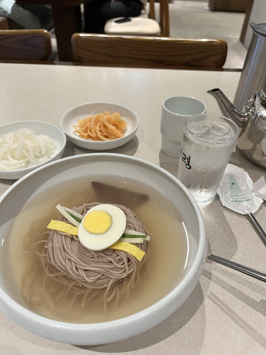eom53248's tweet photo. 라멘먹고 오디세이 보고 냉면먹고 집으로. 오디세우스는 집에 가는데 20년 걸렸지만 요즘은 금방인. https://t.co/QOoyGhjA4q