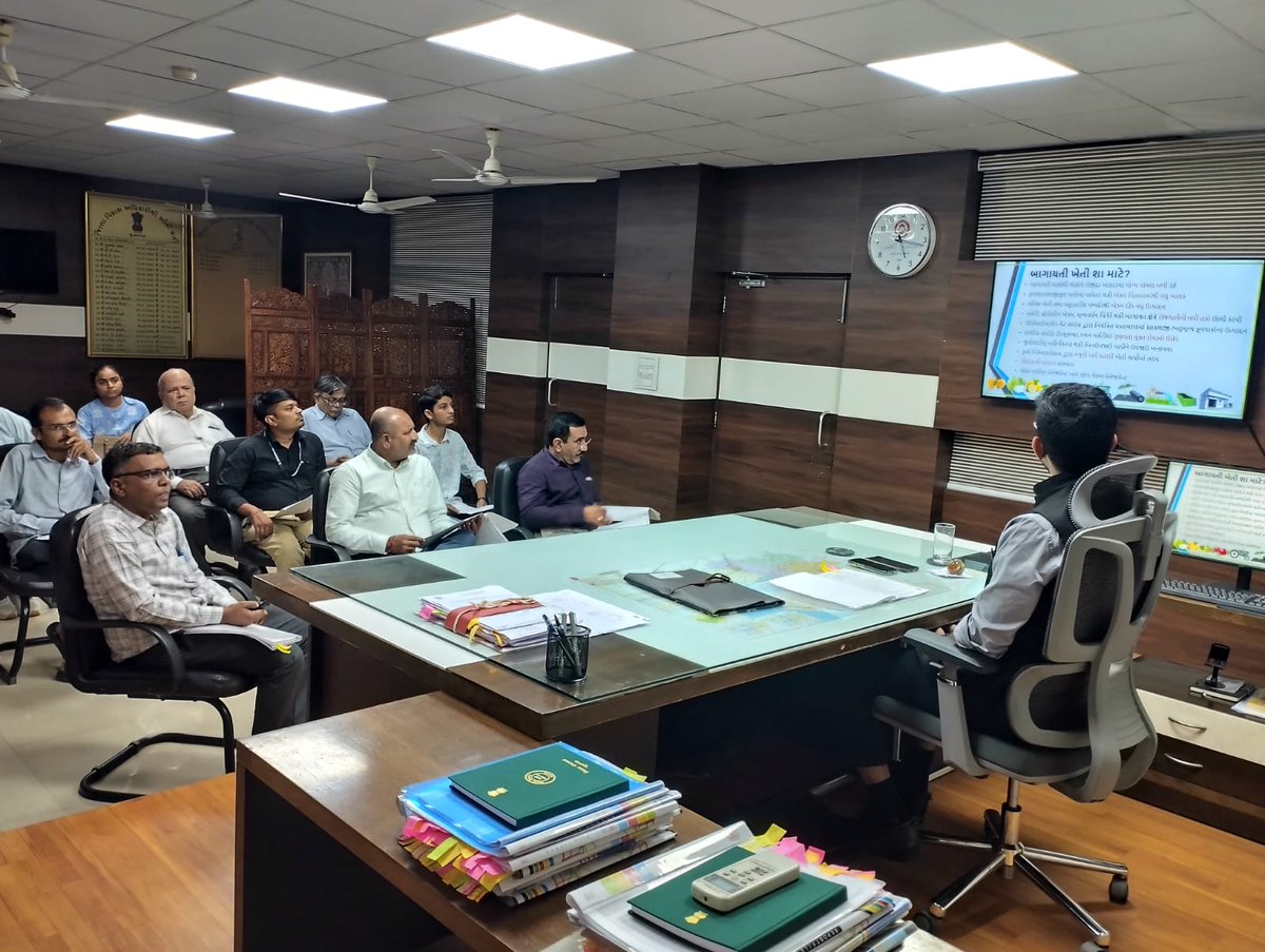 DdoJunagadh's tweet photo. આજે  બાગાયત શાખાની ગુજરાત હોર્ટીકલ્ચર મીશનની જીલ્લા કક્ષાની અમલીકરણ બેઠક યોજાઈ.જેમાં ખેતીવાડી અધિકારીશ્રી, પ્રોજેક્ટ ડાયરેક્ટરશ્રી આત્મા,પ્રાધ્યાપક અને વડાશ્રી (બાગાયત), જુકૃયુ, નિયામકશ્રી ડી.આર.ડી.એ.,મેનેજરશ્રી,લીડ બેન્ક અને  શ્રી રવીભાઈ મોરવાડિયા, વિજાપુર ઉપસ્થિત રહેલ.
@CMOGuj https://t.co/BLbA1slmH5