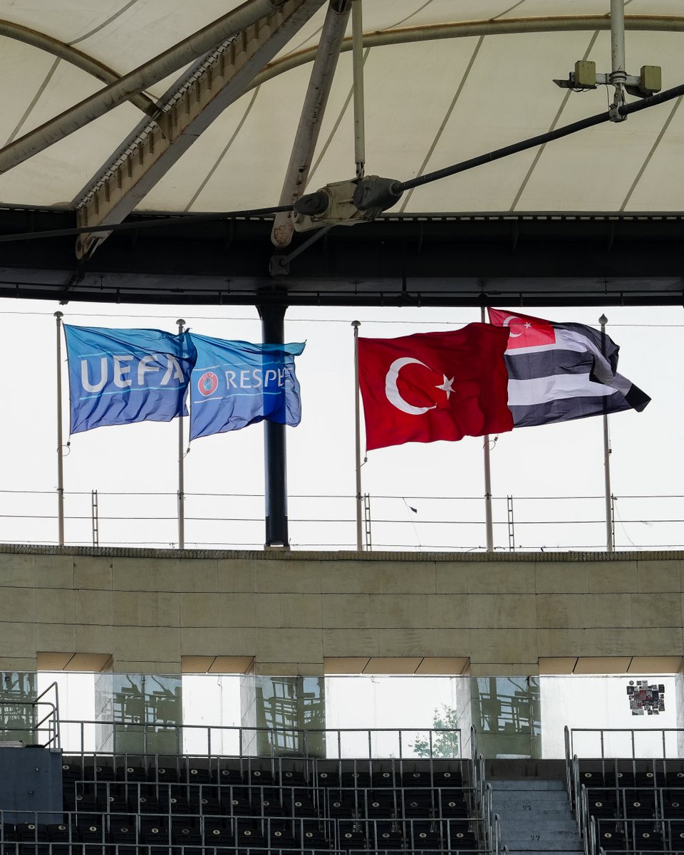 Besiktas's tweet photo. Evimiz maça hazır. 🏠

🏴🏳️ https://t.co/bqw3LGqL76