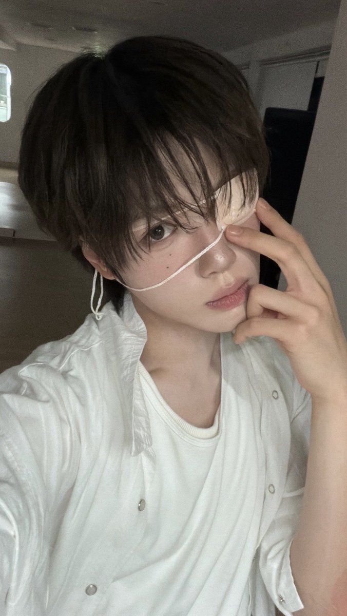 6zuning_'s tweet photo. 10분동안 뭐하나 했더니 셀카 찍음👉👈 https://t.co/6T8ejz9JPO