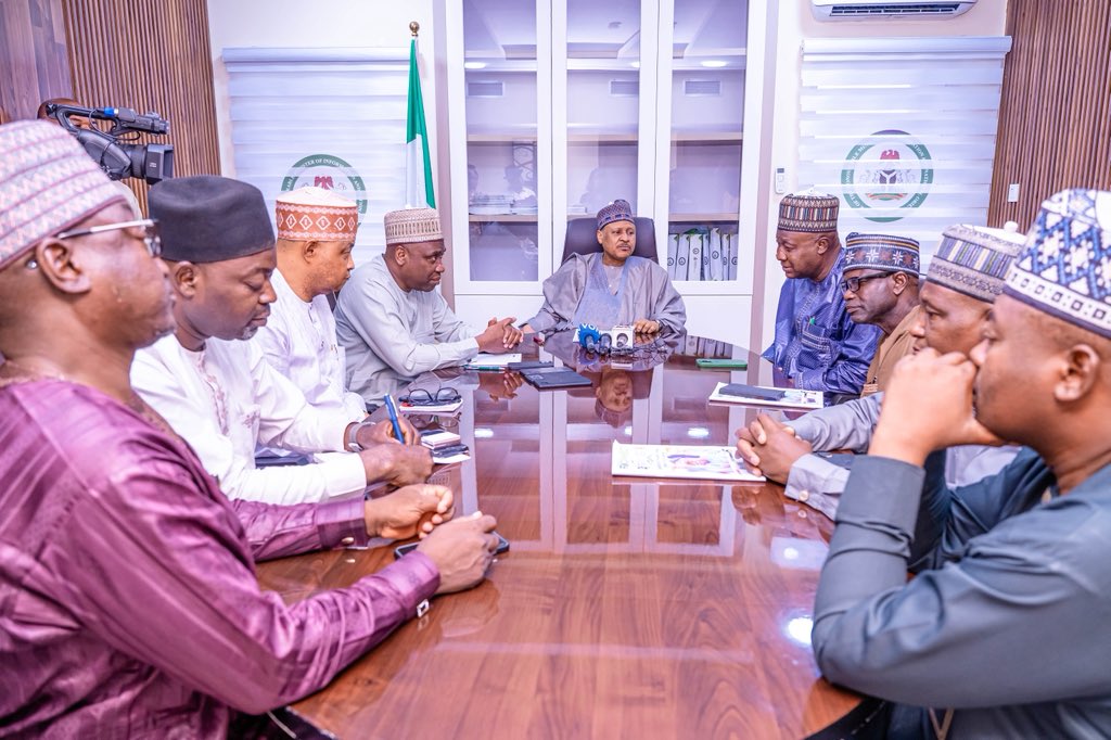 FMINONigeria's tweet photo. Yesterday, the Honourable Minister of Information and National Orientation, @HMMohammedIdris, received a delegation from Kebbi State led by the Honourable Commissioner for Information, Yakubu Ahmed, on an advocacy visit to his office in Abuja. https://t.co/8w4I0Oq9LV