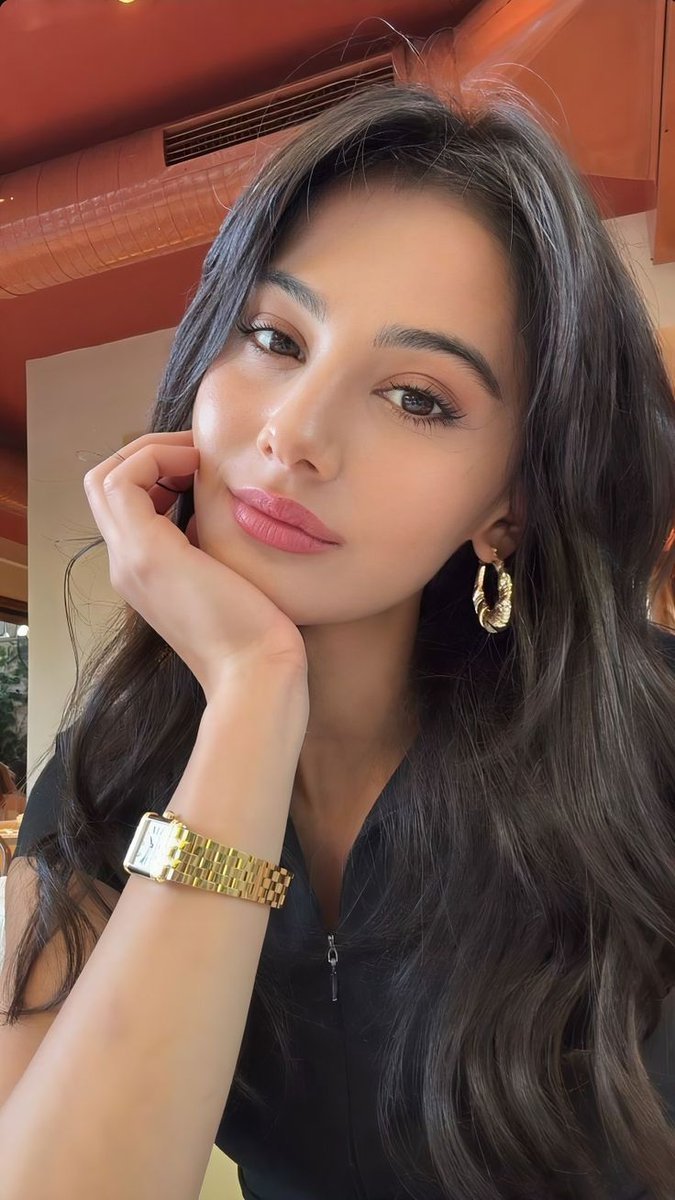 Sonamfp3's tweet photo. Would you date a 37 yo woman?    
◯ Yes     
◯ No     
◯ Depends https://t.co/gZ0DaXWeAU