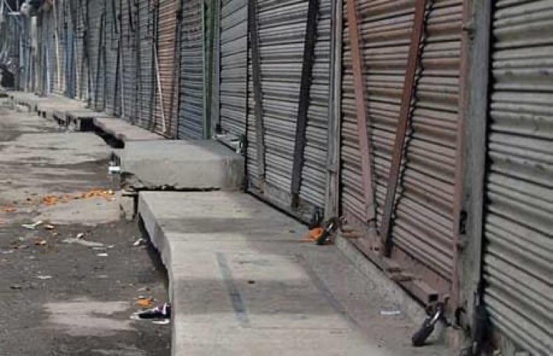 DursheenB's tweet photo. Surab:

Surab: In Surab as well, the shutter-down strike against the Ghadri incident continues, with all shops and business centers closed.

#BalochistanBleed
#SurabMassacre
#StopBalochGenocide https://t.co/5bMfajNGo4