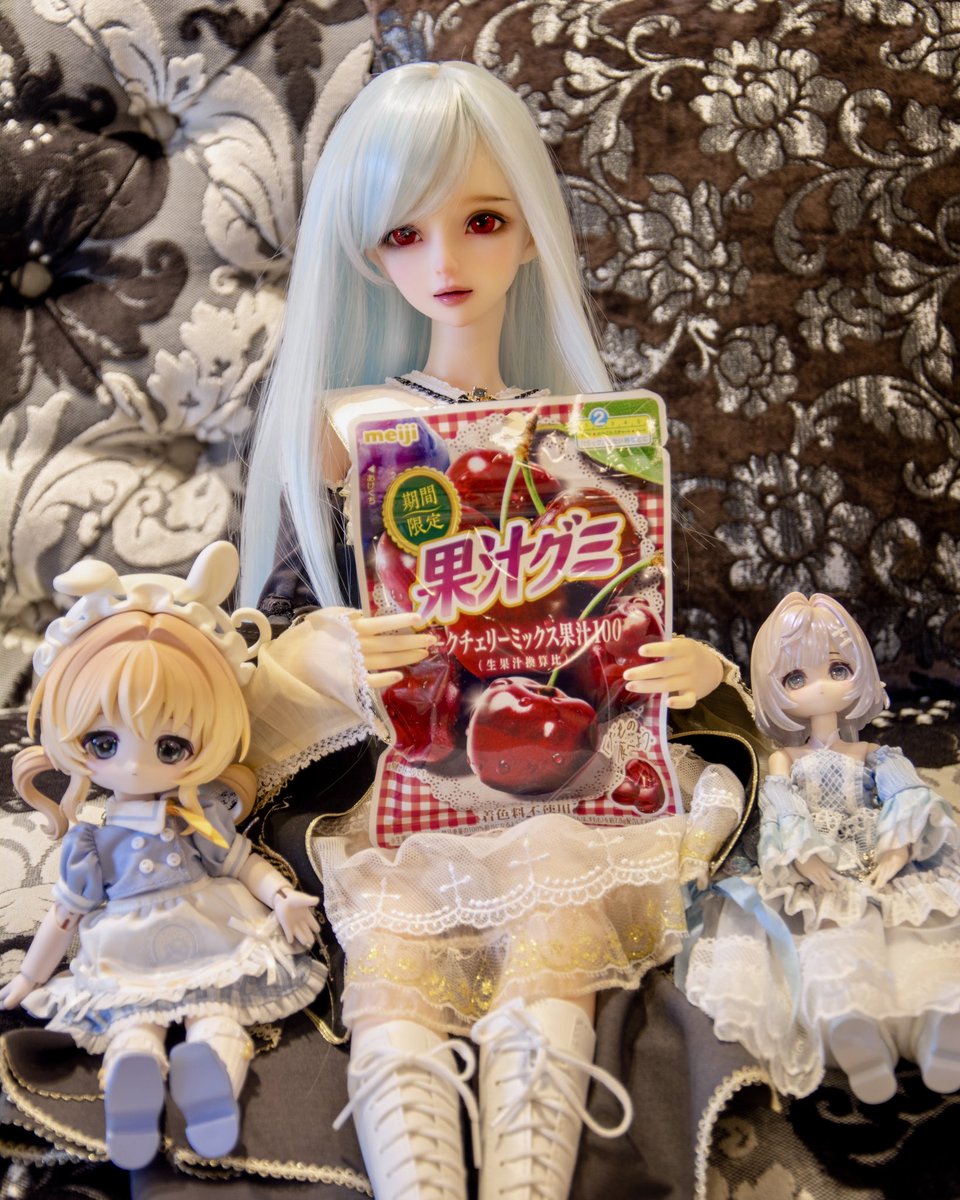 CelesBJD's tweet photo. チェリーブランデーっぽい感じで美味…!
すごく濃厚な、しっかりした味。
カロリーオーバーしちゃうから今日は少しだけ、残りは明日です😅
#深夜のおやつドール一本勝負
#ASDoll
#ブラインドドール https://t.co/nTiEbJOZ56