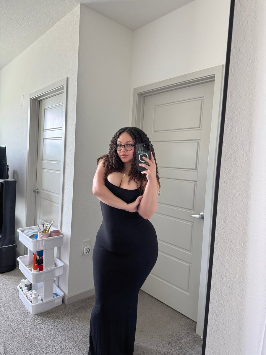 Destinyhxo33's tweet photo. Can you tell her about me?🖤 https://t.co/iJHouN3jAo