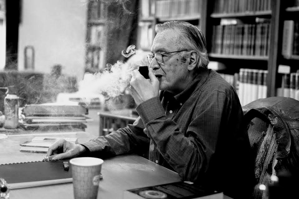 QuotesforGoal's tweet photo. "Ser odiado por multitudes de ignorantes, es el precio de no ser uno de ellos"

Olavo de Carvalho https://t.co/Ea0xqF8OVn