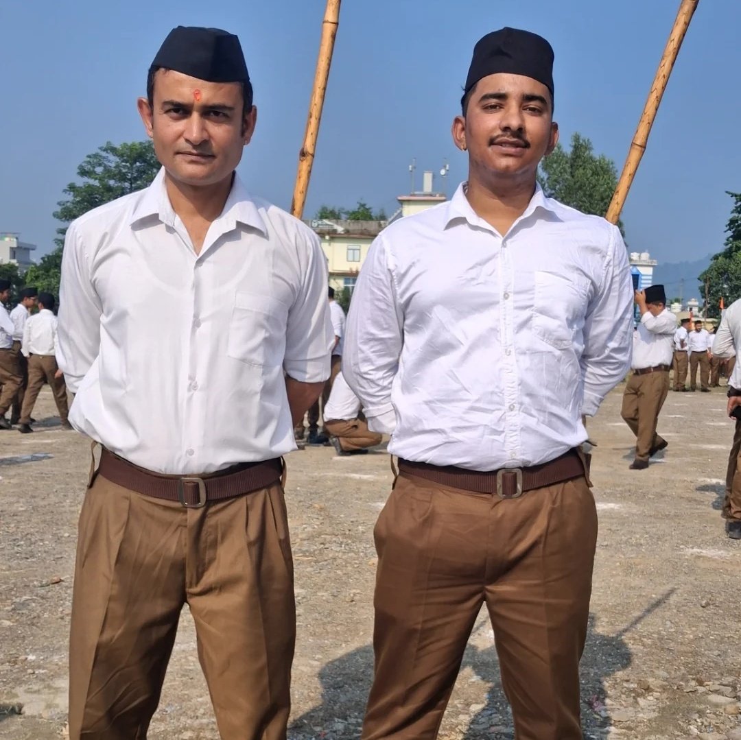 SurajKrBauddh's tweet photo. RSS का छोटा बंदर। 🐒

मल्लिकार्जुन खरगे जी द्वारा उत्तराखंड में कार्यक्रम करने पर यज्ञ-हवन करके उस जगह का "शुद्धिकरण" करने वाला इंसान RSS का बंदर निकला। नाम है; गिरीश चंद्र पांडेय।

दलितों के साथ छुआछूत हो और अपराधी मेरितपुत्र न हो, ऐसा कैसे हो सकता है? RSS का हिंदुत्व बस यही है। https://t.co/5z87bbBBq3