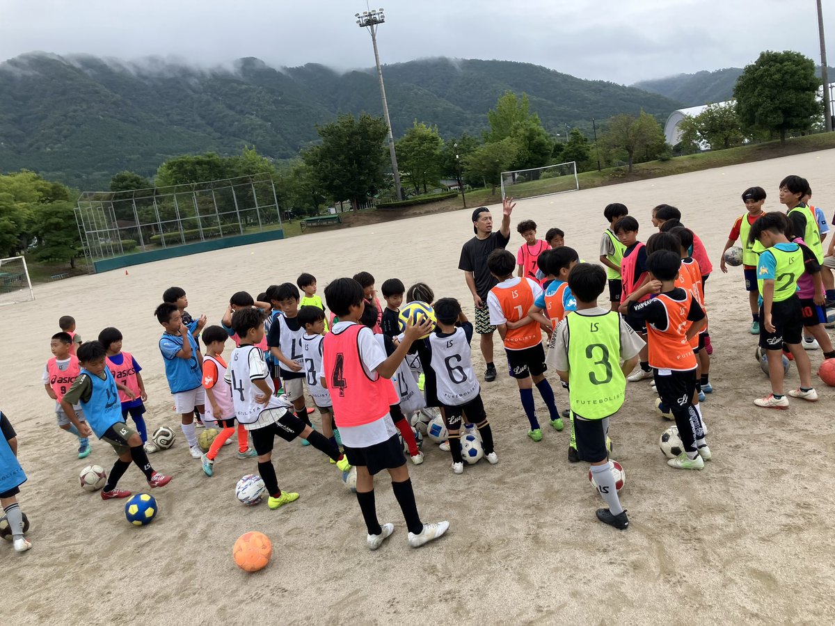 satoru__919's tweet photo. 先輩が大阪で運営するフットサルスクールの夏合宿に帯同させてもらいました。
約9年ぶりに関わったジュニア世代の活動は懐かしく、昔の仲間達との活動は、とても面白かったです。
#LABOLfutsalschool
#フットサル https://t.co/uvHFAcUr2l