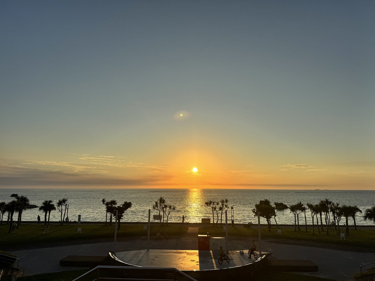 Eiji_ASMR's tweet photo. FGO夏イベで出てきたアラハビーチへ巡礼。
写真だと全然収まらないけど、砂浜も海も空も長くてめっちゃ綺麗なのでサンセットビーチと合わせて行って欲しいポイント。 https://t.co/9lItsak9Uh