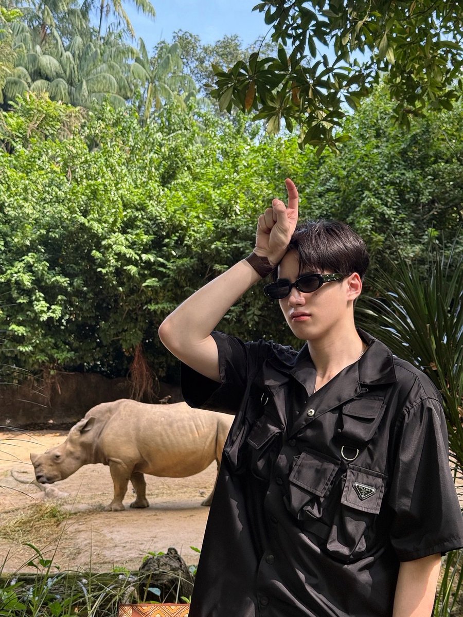 BUSshine__id's tweet photo. ⋅✱ Phutatchai IG Post Update
— 13.08.2026 : phutatchai.busofficial
Zero waiting for good vibes in SG
@visit_singapore #VisitSingapore #MadeInSingapore #PassionMadePossible #WeDontWaitForFun
#BUSbecauseofyouishine
#PHUTATCHAI https://t.co/Lh9aOYko6h