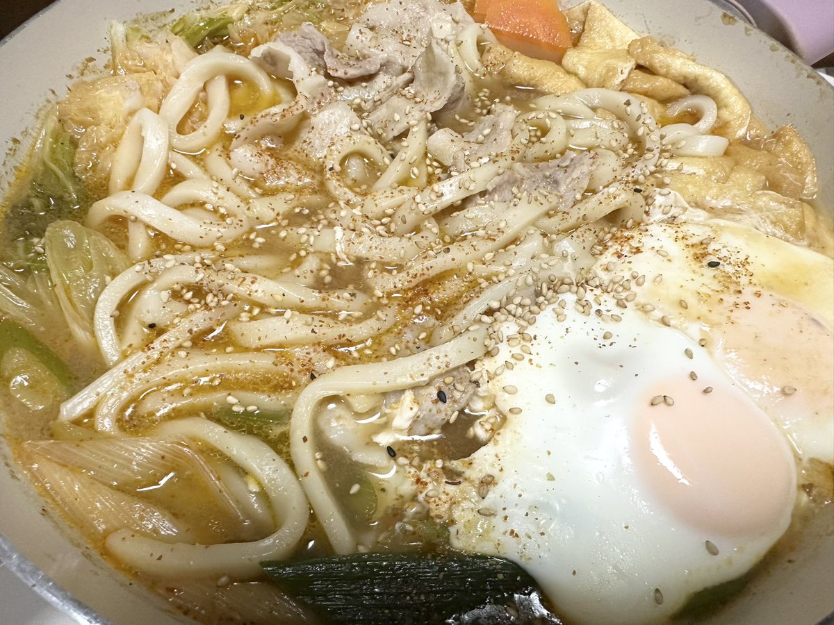 MACHANMILK's tweet photo. 今日の晩御飯は味噌煮込みうどん！
野菜多めで美味しい！

#アイマスP食いしん坊隊
#アイマスP飲兵衛部 https://t.co/d59fZmvfUO