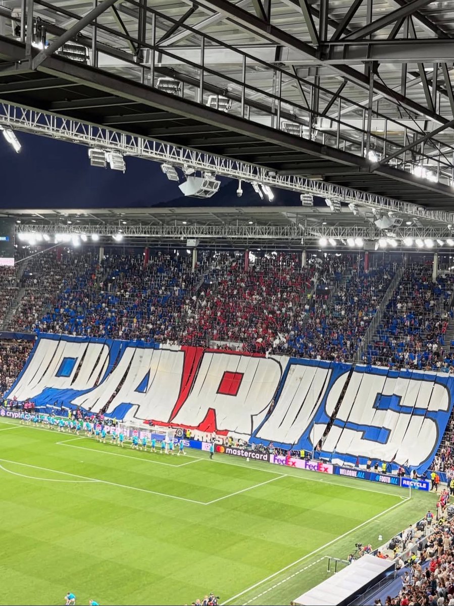AUTEUIL1991's tweet photo. PARIS 🔴🔵🏆 https://t.co/z9VLU7Hkln