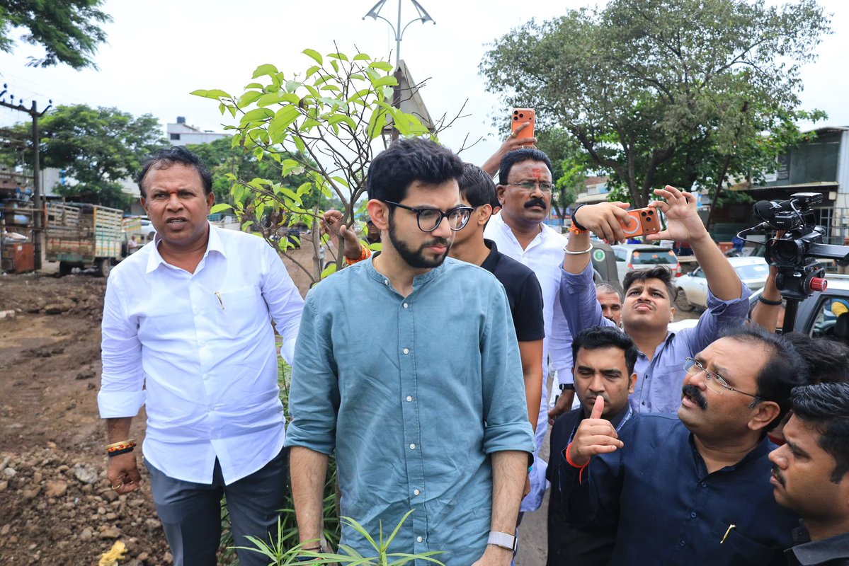 AUThackeray tweet picture