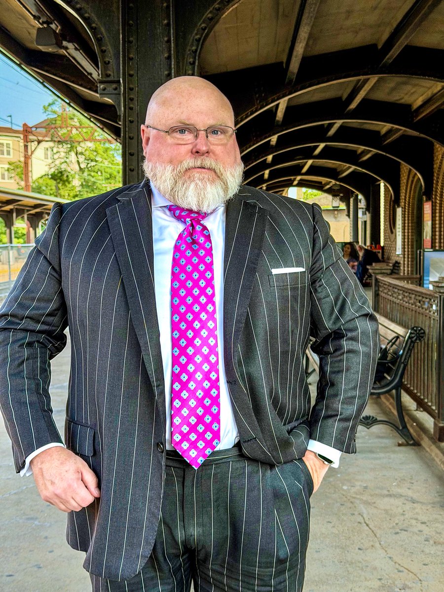 TheBigSartorial's tweet photo. On Wednesdays we wear pink. I mean, the internet is just a bunch of mean girls anyway so might as well embrace it 
#Gentleman #suitedup  #wiwt #bigandtall https://t.co/YJcbMAyHWe
