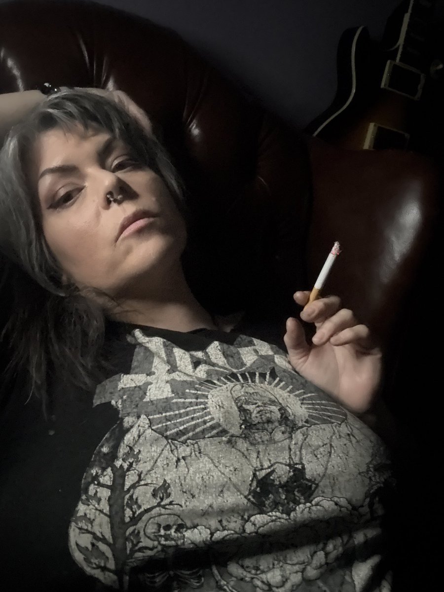 FeversVeronika's tweet photo. Sometimes less is more….
#smokingmodels #smoking #bbw #tattooedwoman #genx #mature #fetish #smokingfetish #pics https://t.co/U1AWsfKtn5