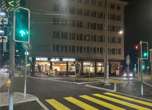 HBantli's tweet photo. 30er-Chaos in Zürich: Stadt macht Anwohner verrückt

https://t.co/BBeZKlXkOq

Am Kreuzplatz zwingt Linksabbiege-Verbot zu langen Extrafahrten durch Wohnquartiere. Rotgrün hat Mass verloren. https://t.co/WXymuQd9hj
