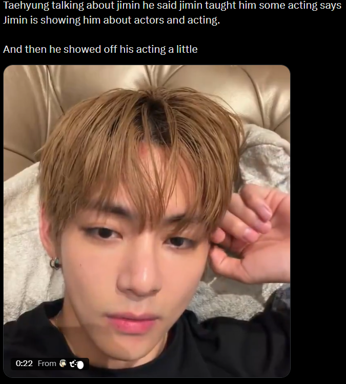 Babievminnie's tweet photo. @Summer_Beeee @siphesihle22534 @ikissjungkook :"Lol instead #Jimin spends his #screentime browsing #Tae's reels, going on Tae's fanaccounts, watching Tae's videos, sharing music with Tae, browsing actors #and movies to watch #with Tae #haha https://t.co/smkrCLyuoT