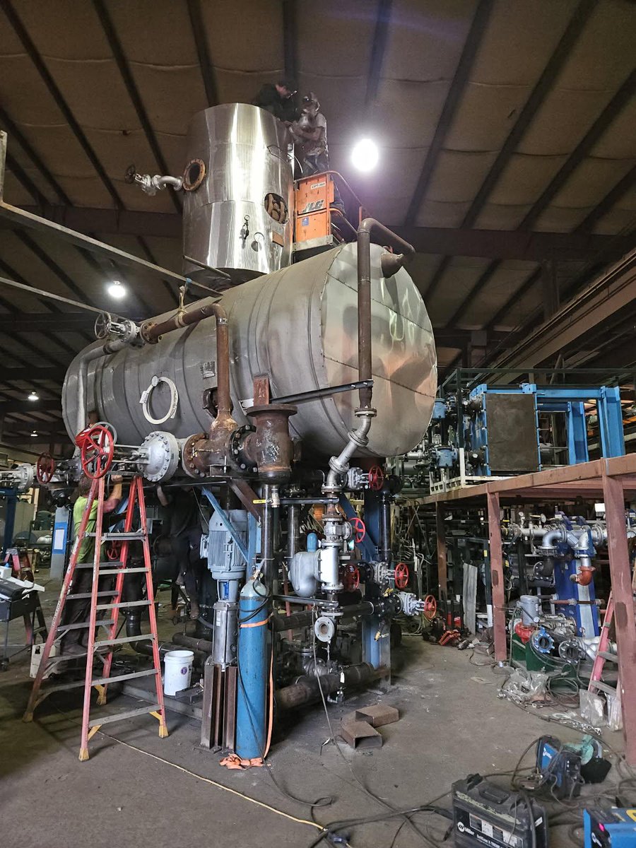 PowerMechanical's tweet photo. DA-27 is on the move to support a college in New York! Rental deaerators remove corrosive oxygen and CO₂ from boiler feedwater, helping protect boilers and connected equipment. Learn more: https://t.co/OnqZ0gIaAK #WeBuildPeopleThenWeBuildBoilers https://t.co/KBf1lM8KOh