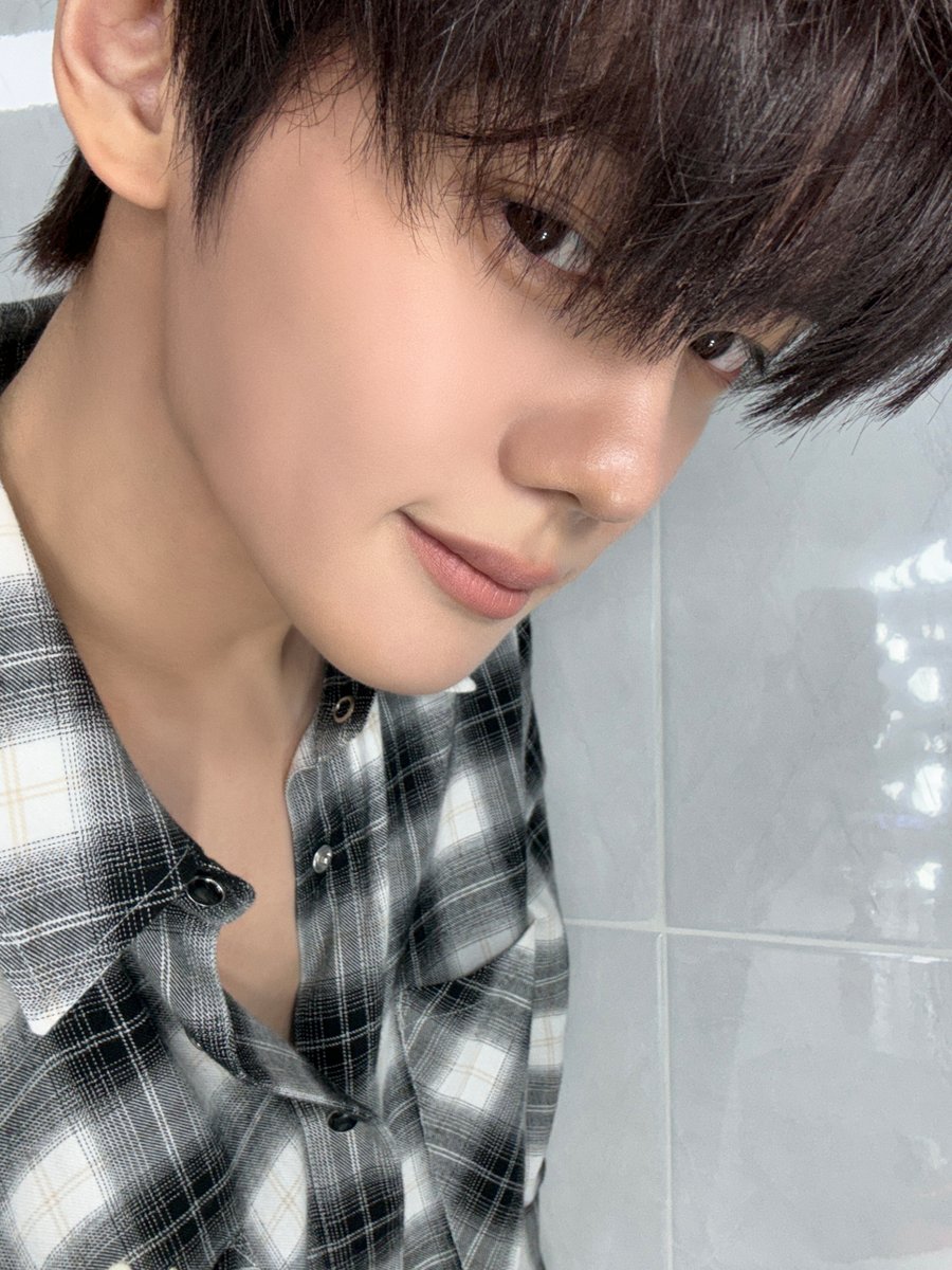 AND2BLE's tweet photo. 秋だから散歩に行くか？

#AND2BLE #앤더블
#KIMGYUVIN #김규빈 https://t.co/XK607sZVui