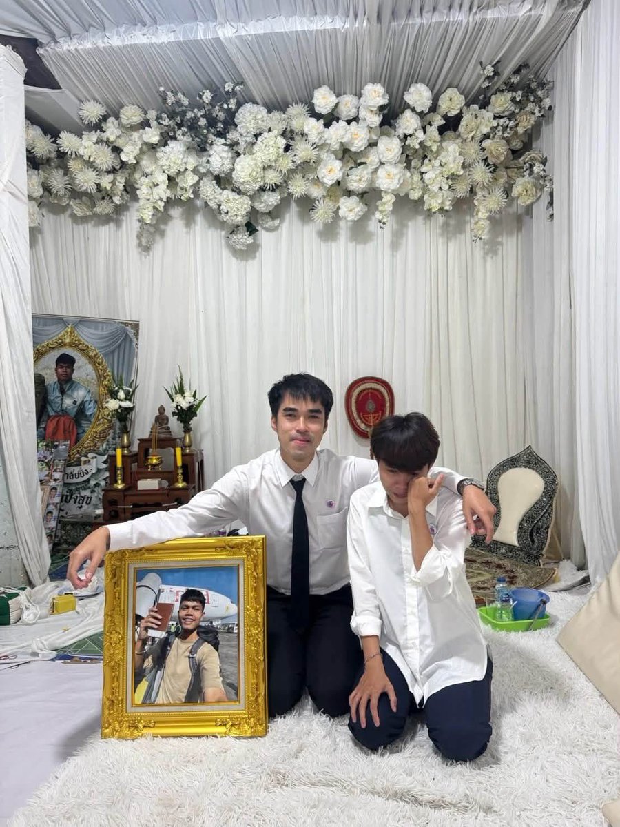 1RqA7sHKTdG7QrP's tweet photo. เป็นห่วงสภาพจิตใจของพี่สาวฮลุนมาก น้องชายคนเดียวที่มีอยู่จากไปแล้ว ความเป็นพี่น้องที่เติบโตมาด้วยกัน ต้องผูกพันและรักกันมากแน่ๆ  เข้มแข็งน่ะ ฝากพี่มอส คุณย่า ญาติๆอยู่เคียงข้างด้วยนะ🫂🫂
#ฮลุนโซโล่ https://t.co/484wg5bdLe