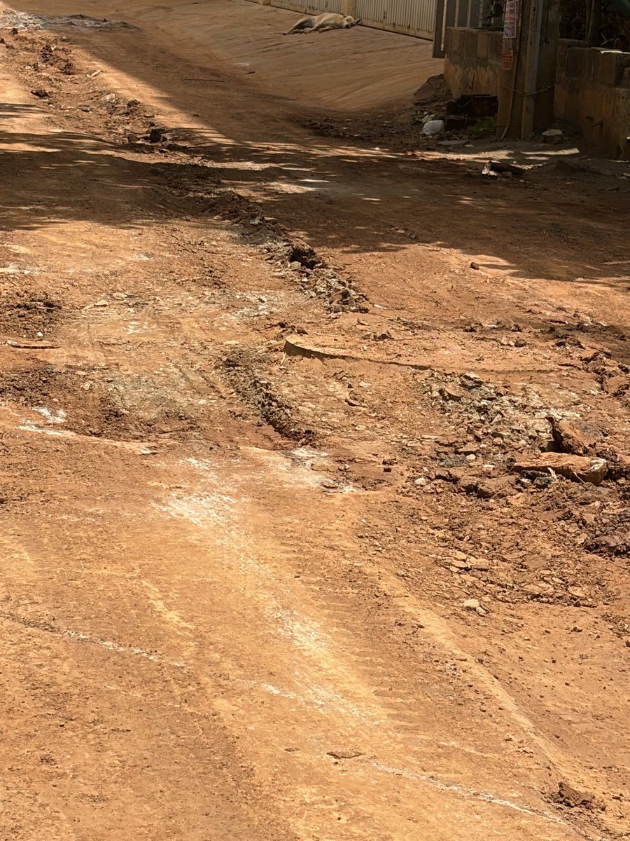 SandipChanda77's tweet photo. @timesofindia This is the condition of road, government is keep informing last 3-4 years. How many more deaths to happen so government can awake ? https://t.co/LBHkHOhh7C