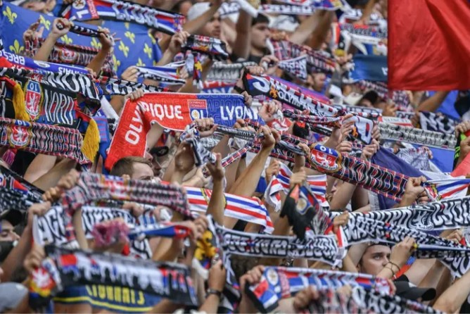OL_service's tweet photo. 🚨FENERBAHCE FK - OL

La billetterie OUVRE dès 15H30 pour les abonnés 26/27.

Réservez vos places dès 15H30 pour le match aller des barrages de Ligue des Champions.

🏙️Turquie, Istanbul

🏟️Stade Şükrü Saracoğlu

🗓️mardi 18 août 2026 à 21h (22h heure locale)

https://t.co/qbHkXFlrgN