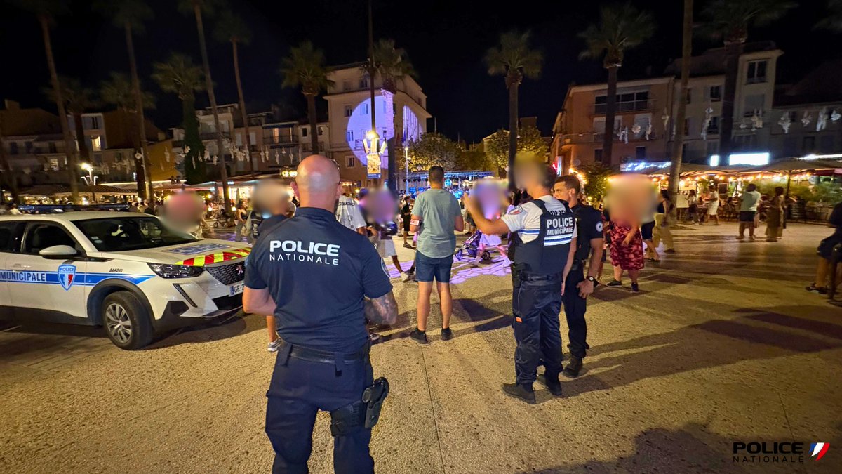PoliceNat83's tweet photo. 🎉 Hier soir à #Bandol ! 🎶
La #CPN#Sanary 👮👮♀️ était mobilisée sur le port pour assurer la sécurité de la soirée DJ, aux côtés du GSP soirée et de la Police Municipale, en présence de M. le Maire de Bandol.
La Sécurité de tous, notre priorité ! 💪
#Sécurisation https://t.co/EKK6ZbQFtO