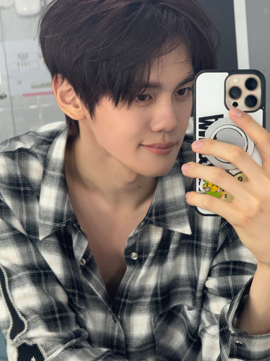 AND2BLE's tweet photo. 입추🍁 

#AND2BLE #앤더블 
#KIMGYUVIN #김규빈 https://t.co/tLiHqk9iVX