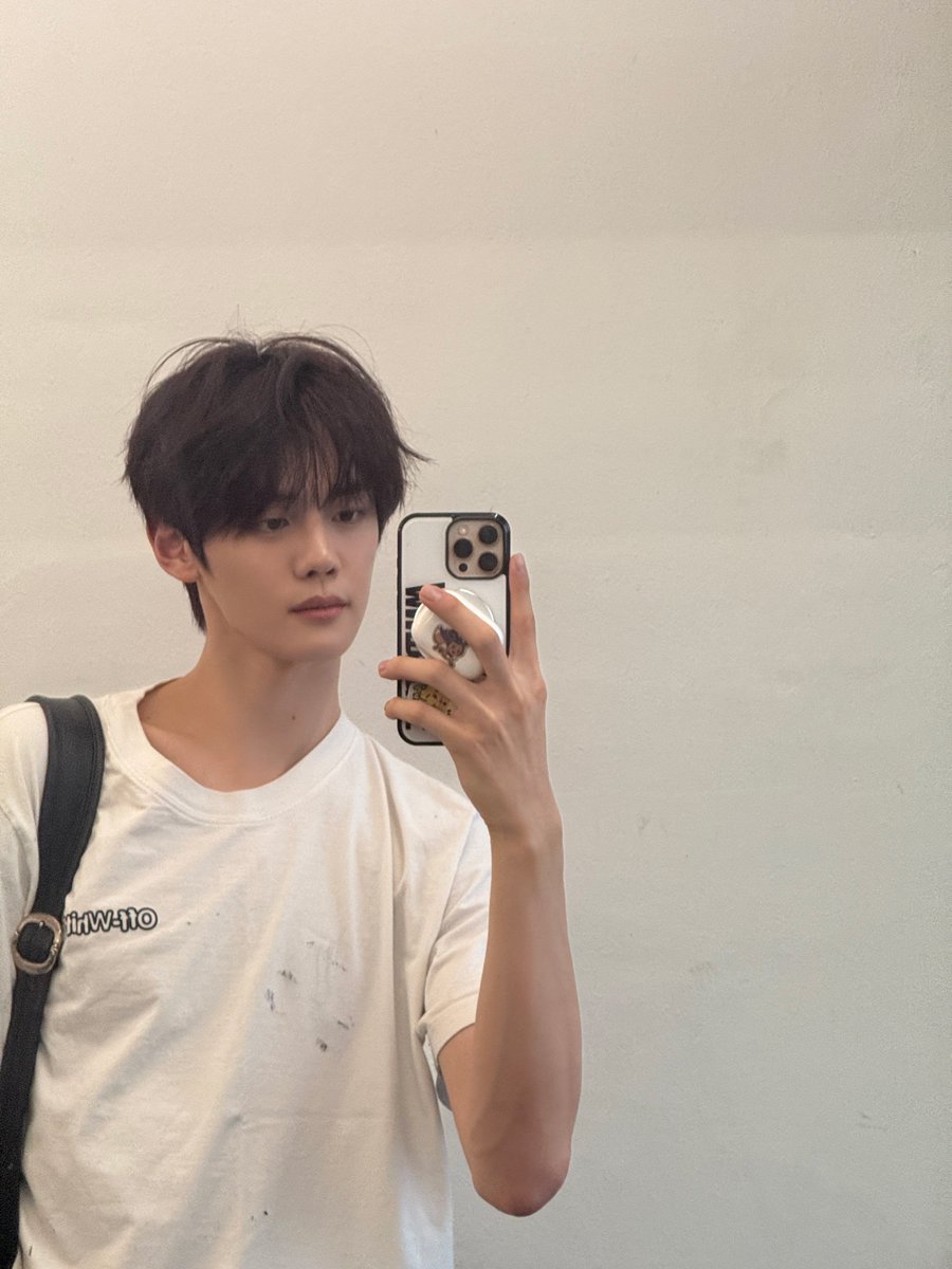 AND2BLE's tweet photo. 입추🍁 

#AND2BLE #앤더블 
#KIMGYUVIN #김규빈 https://t.co/tLiHqk9iVX