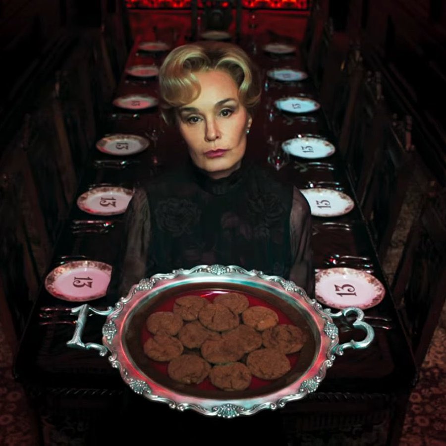 AHSVIP's tweet photo. MADRE. #AHS13 https://t.co/FEgUPG5Pka