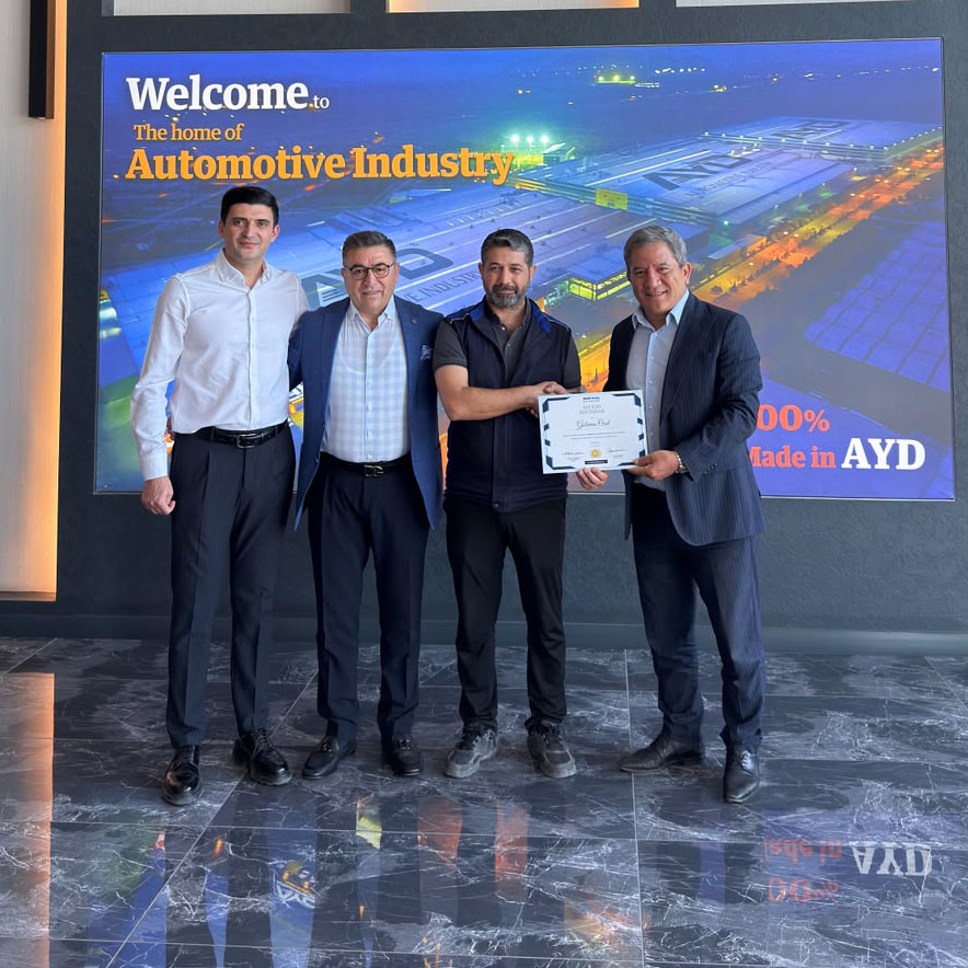 DGkurumsal's tweet photo. Bu ay başında #DemirGroup olarak değerli firmamız AYD Otomotiv'in merkezinde #Gümrük ve #DışTicaret konulu bir #eğitim düzenledik. Eğitimizin sonunda katılımcılarımıza hakettikleri #sertifika ları takdim ettik. İşbirliğimizin daha uzun yıllar sürmesini temenni ederiz.. https://t.co/zEd9H4yJZL