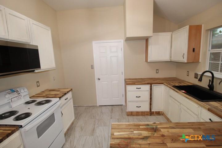 kc21properties's tweet photo. Do you know someone looking for a great property in Temple? Please pass this along! #HereToHelp
KC Gregg #Century21 https://t.co/Uht5pjHxFD