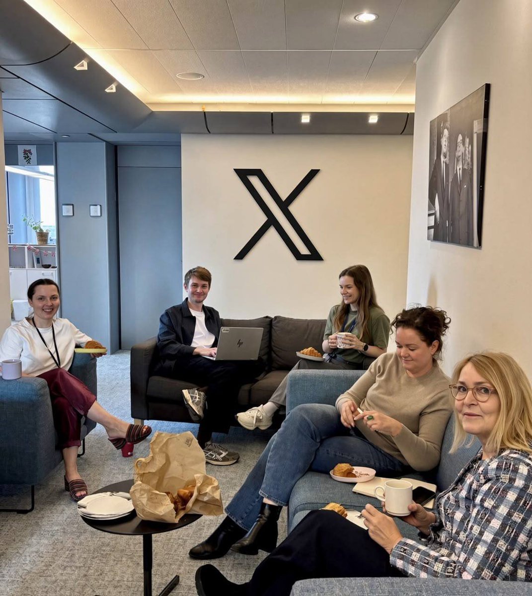 MeetJuliaXHQ's tweet photo. Leadership is about creating value, empowering others, and staying committed to continuous growth. https://t.co/OlqCO1zNFs