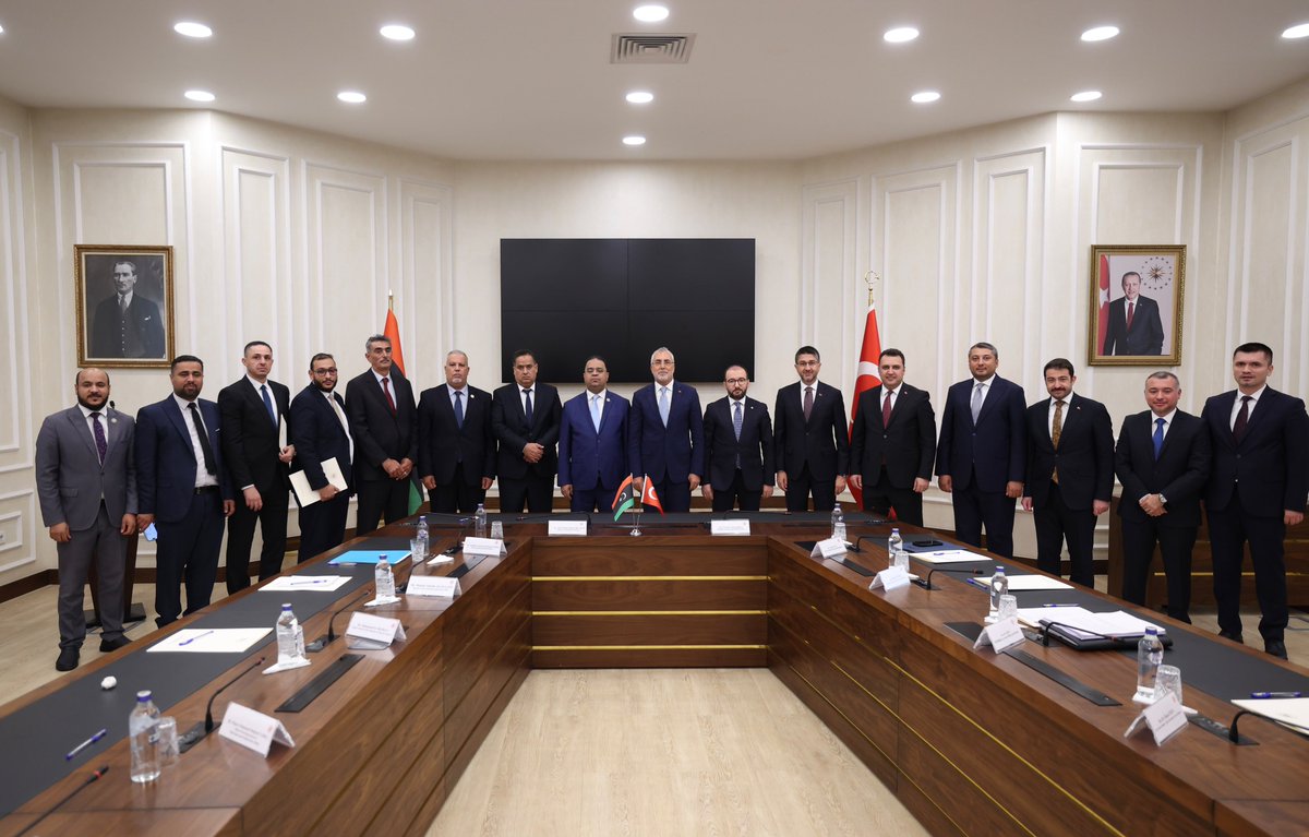 isikhanvedat's tweet photo. Libya Çalışma ve Rehabilitasyon Bakanı Sayın Ali Al-Abed Al-Rida ile Bakanlıklarımız arasında Çalışma ve İstihdam Alanlarında İşbirliğine Yönelik Mutabakat Zaptı’nı imzaladık.🇹🇷🇱🇾 

Böylelikle bu alanlarda iş birliğimizi güçlendirmeye, bilgi ve tecrübelerimizi aktarmaya giden yolda önemli bir adımı attık. Ortak Çalışma Komisyonumuzun hazırlayacağı eylem planlarının hedeflerini ve yol haritasını ele aldık.

Kardeş ülke Libya ile mesleki eğitimden istihdama, iş sağlığı ve güvenliğinden sosyal güvenliğe kadar birçok alanda politikalarımızı paylaşacağız.🤝