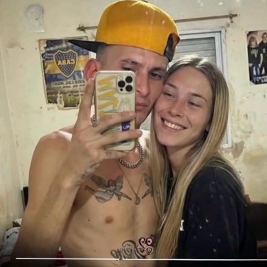 GigaTTS_'s tweet photo. "DESHEREDADA"

Porque padres desheredaron a su hija milipili de 22 años, estudiante de arquitectura, tras descubrir que salía con un villero https://t.co/jX9J5memH6