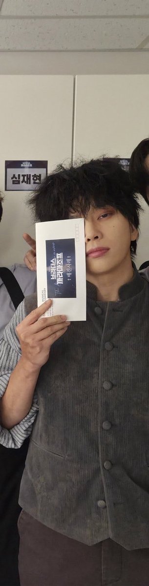 offthenon's tweet photo. 미동도 없는 어떤남자 https://t.co/c3UFgDocdO