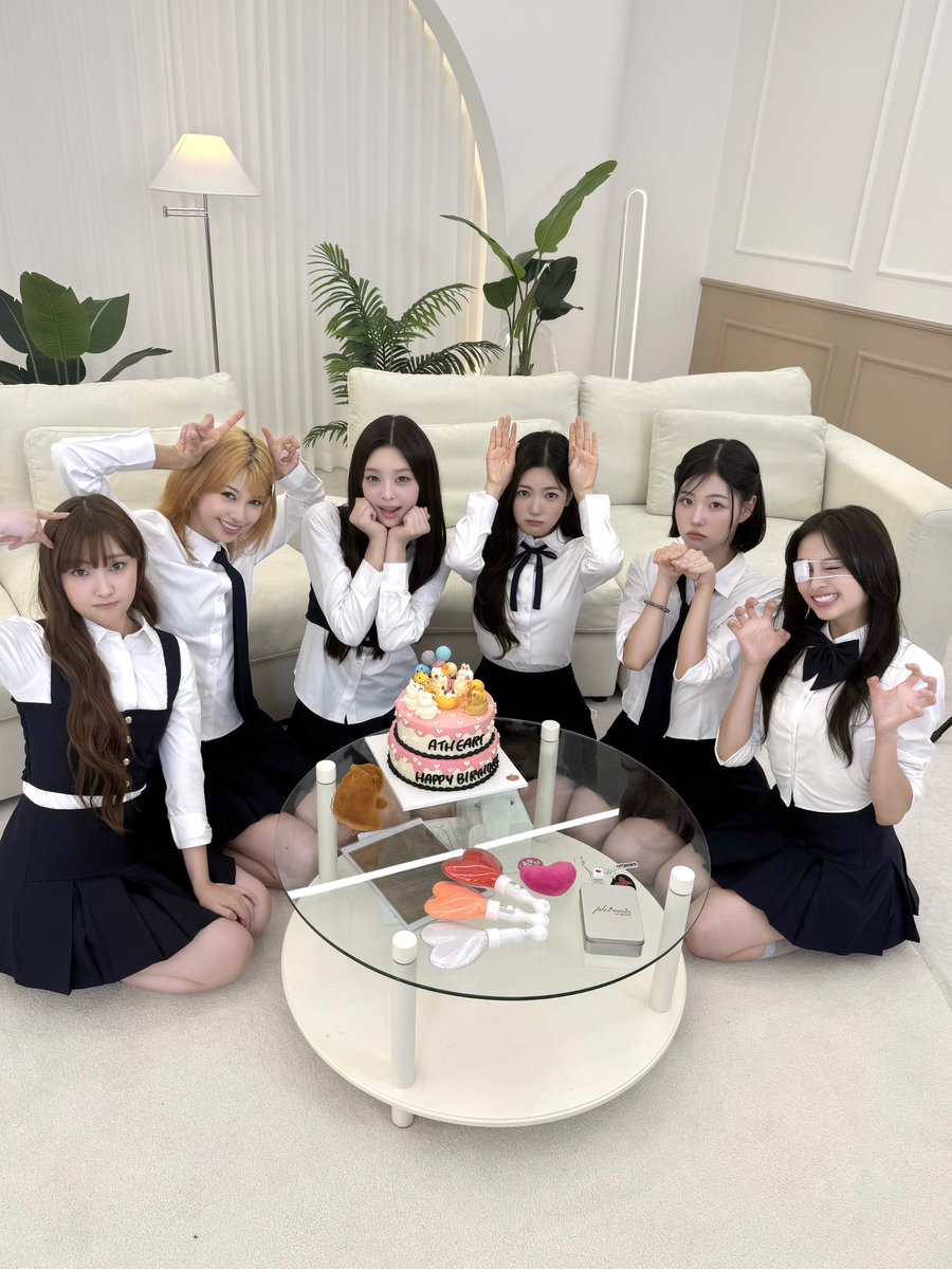 atheart_titan's tweet photo. [📸]

AtHeart 1st ANNIVERSARY 🎉

#AtHeart #앳하트
#AtHeart_1st_ANNIVERSARY https://t.co/rfMYMSsKXh