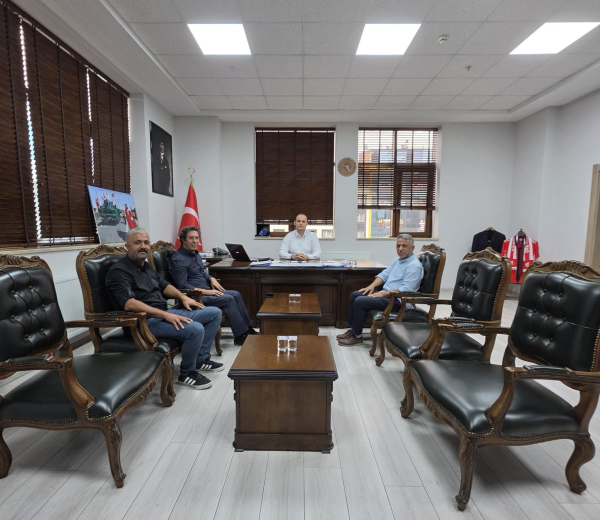 sedat_dursunn's tweet photo. Türk Sağlık Sen Şube Başkanımız Sn Sadık Anşin ve Türk Büro Sen Şube Başkanımız Sn Salim Yatağan ile beraber Vali Yardımcısı Sn Özgür İşçimen'e hayırlı olsun ziyaretinde bulunduk. Nazik kabulleri için Sn Vali Yardımcımıza teşekkür eder çalışmalarında başarılar dileriz 🌺 https://t.co/OYpRDMRMQw