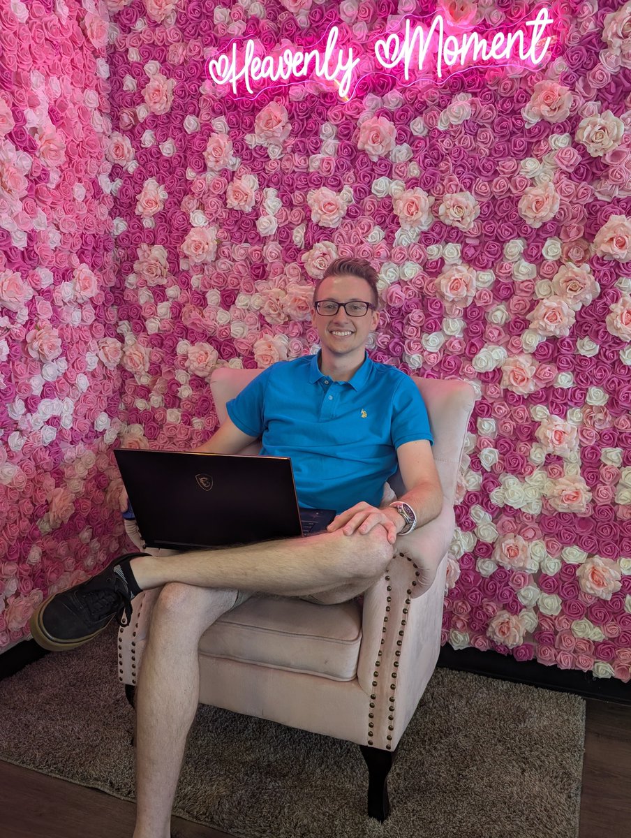 connorbartonmtg's tweet photo. Remote work, but make it aesthetic. 🌸 Originating loans outside the 9-5 definitely has its perks.

Where's your favorite spot to get work done? Drop it below 👇

#MortgageLifestyle #LoanOfficerLife #ColoradoMortgage #DenverRealEstate #FlowerWallVibes https://t.co/JLrAjXzl4d
