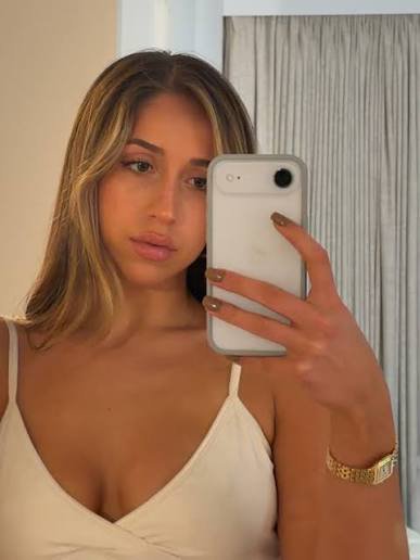 KyaHarlow33's tweet photo. Tate McRae 
Singer/Dancer
Beach girly animal lover
Day drinker 
❤️&amp;🔁 https://t.co/goU1DWppZc