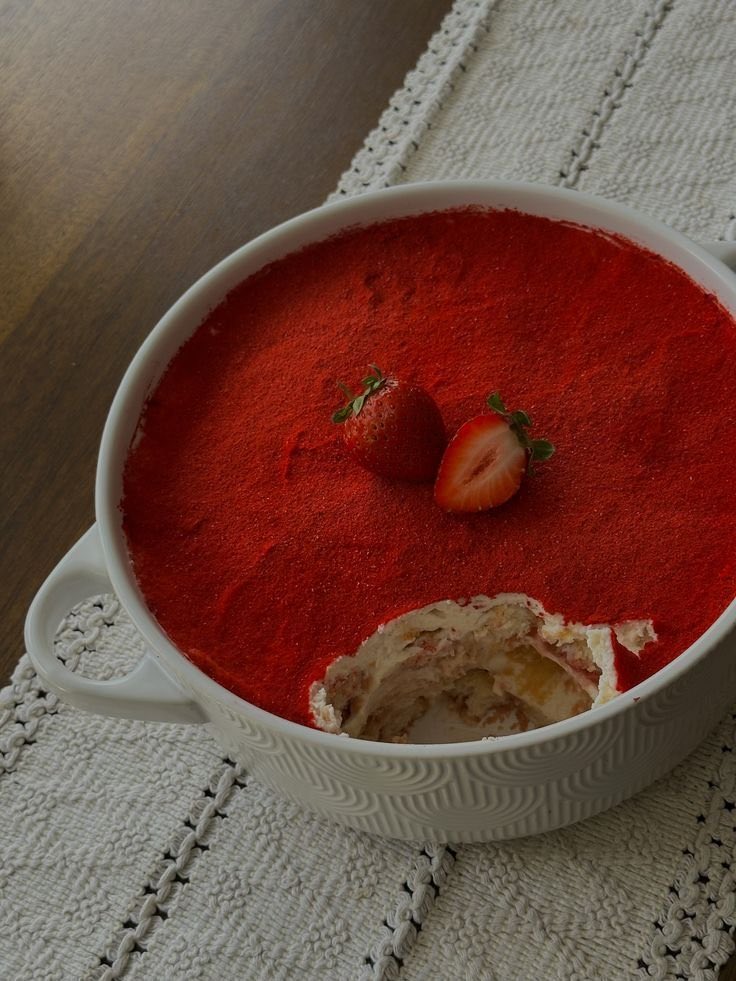 ElyfaeFeelings_'s tweet photo. Strawberry tiramisu 🍓 https://t.co/XDKnoSqaug