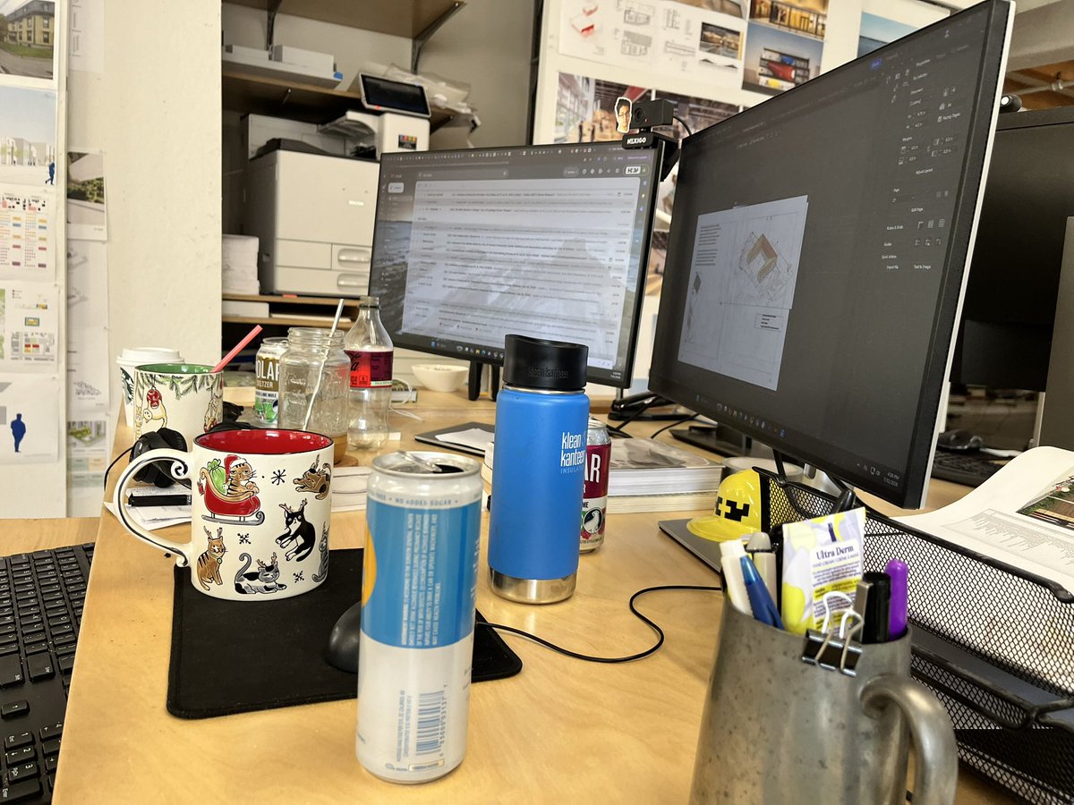 y0uthlarge's tweet photo. desk check https://t.co/gg0jbZqeIP