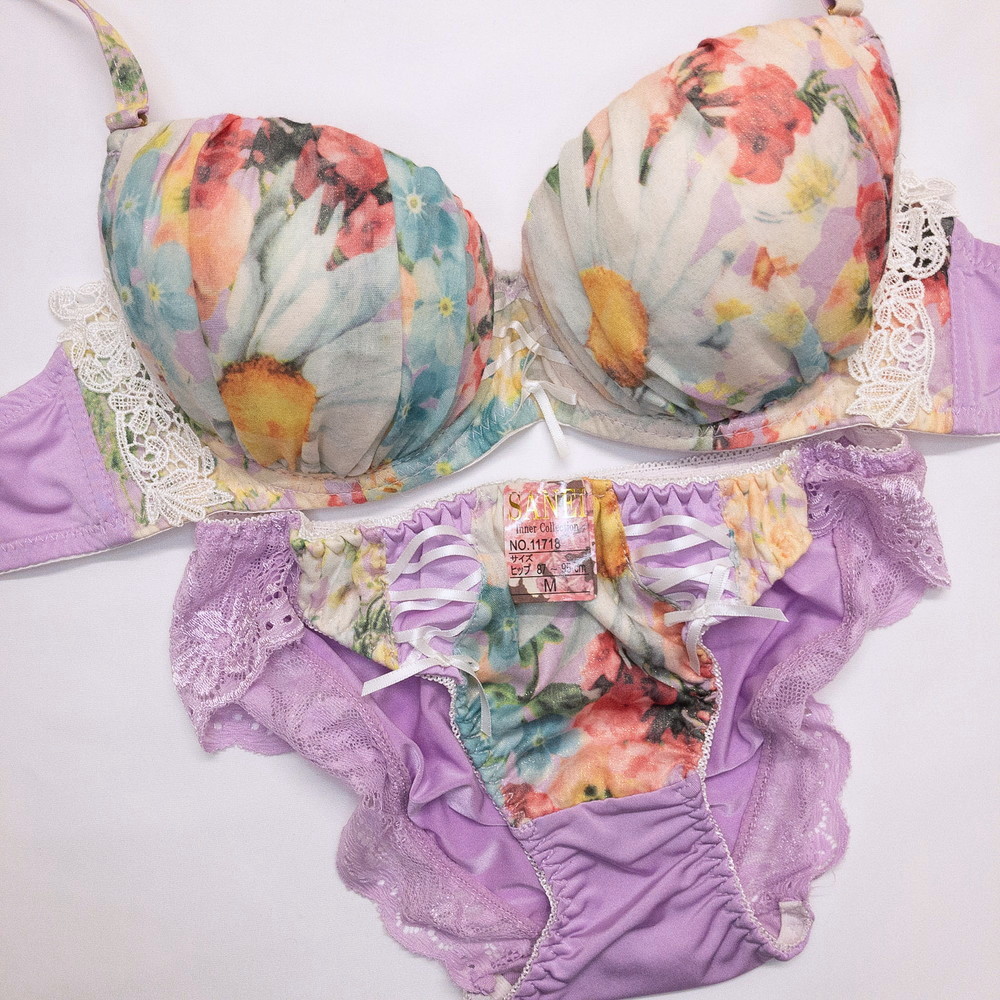 sitagi_1515_day's tweet photo. 【新着商品：品番】
1枚目：teto-AM01
2枚目：teto-AM02
3枚目：teto-AM03
4枚目：teto-AM04

＃下着1515　＃中古下着　＃入荷情報 https://t.co/KE2FOIcm6B
