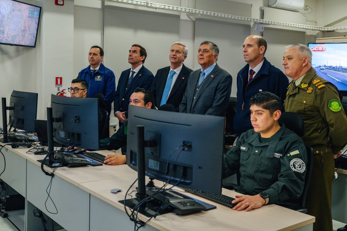 jakastadriasola's tweet photo. Cambió la mano y el crimen organizado lo está sintiendo.
La Operación Cancerbero está en curso y el control de las cárceles avanza firme.
Regímenes más estrictos, sin encomiendas, visitas por locutorio. Las cárceles no son centros vacacionales ni oficinas.
#OperacionCancerbero https://t.co/JFxieXRMCm