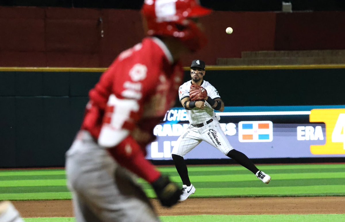 Territorioscore's tweet photo. Con un rally de siete carreras y uno de cuatro, los Guerreros de Oaxaca fabricaron una victoria de 12-3 sobre los Diablos Rojos del México, empatando a dos triunfos por lado la serie de Primer Playoff de la Zona Sur https://t.co/YxG1rd4fhd