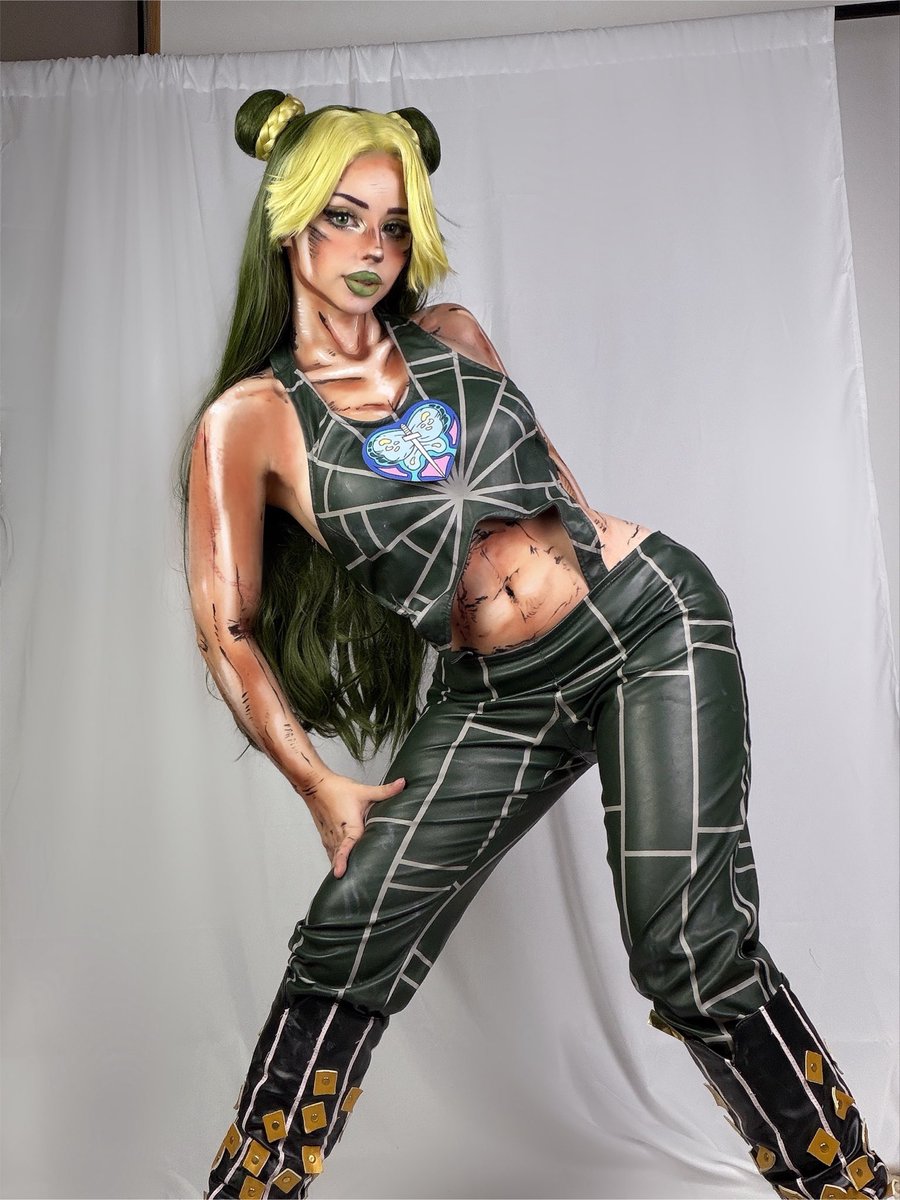muat0ri's tweet photo. Maquillage de jojo qui a pris approximativement 2000 heures 
#jolynekujoh https://t.co/JOKytyunoz