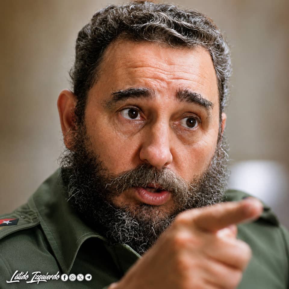 Latido_Izquierd's tweet photo. Gracias por ser de verdad
gracias por hacernos hombres
gracias por cuidar los nombres
que tiene la libertad.

Gracias por tu dignidad
gracias por tu rifle fiel
por tu pluma y tu papel
por tu ingle de varón
Gracias por tu corazón
Gracias por todo, Fidel.

🫡 #100AñosConFidel https://t.co/F4EwHThDdI